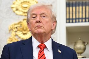 美国总统特朗普周五宣布对中国商品加征100%关税，以反制北京收紧稀土的出口管制。（法新社）